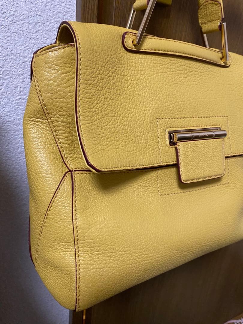 売切り価格★極美品★ドラマ榮倉奈々さん使用　FURLAハンドバックアルテーシア