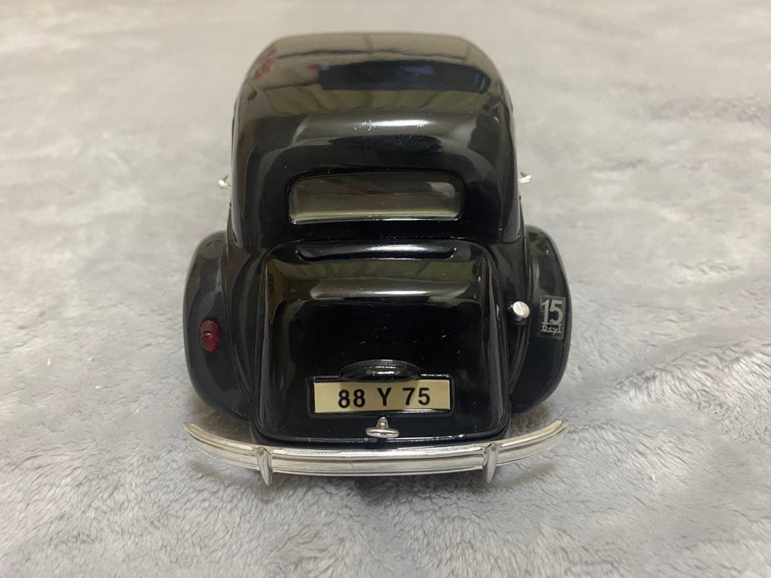 ミニカー Maisto CITROEN 15CV 6 Cyl (1952) 1/18