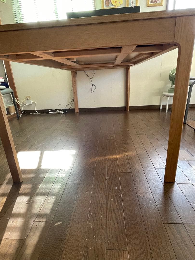 IKEAエーケダーレンダイニングテーブル