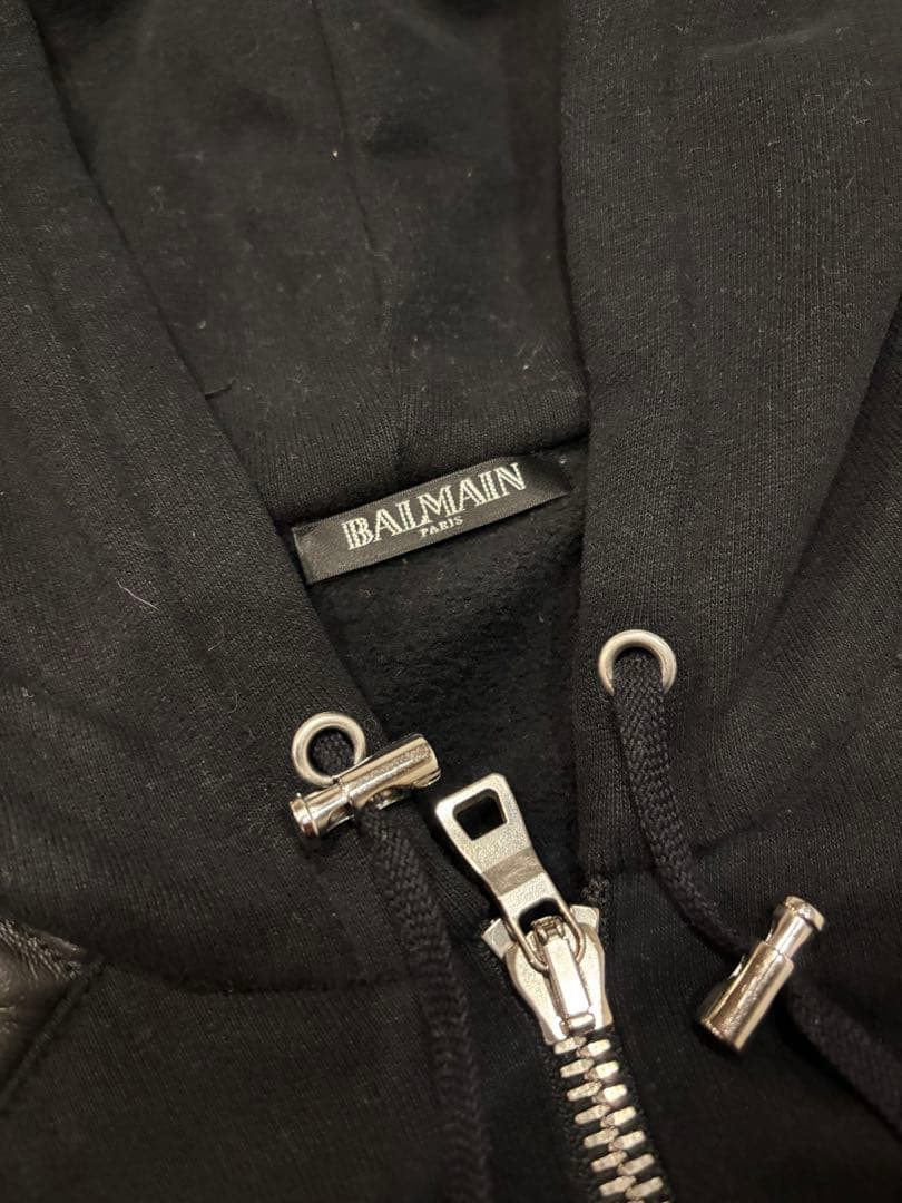 BALMAIN ブラック フード付きパーカー