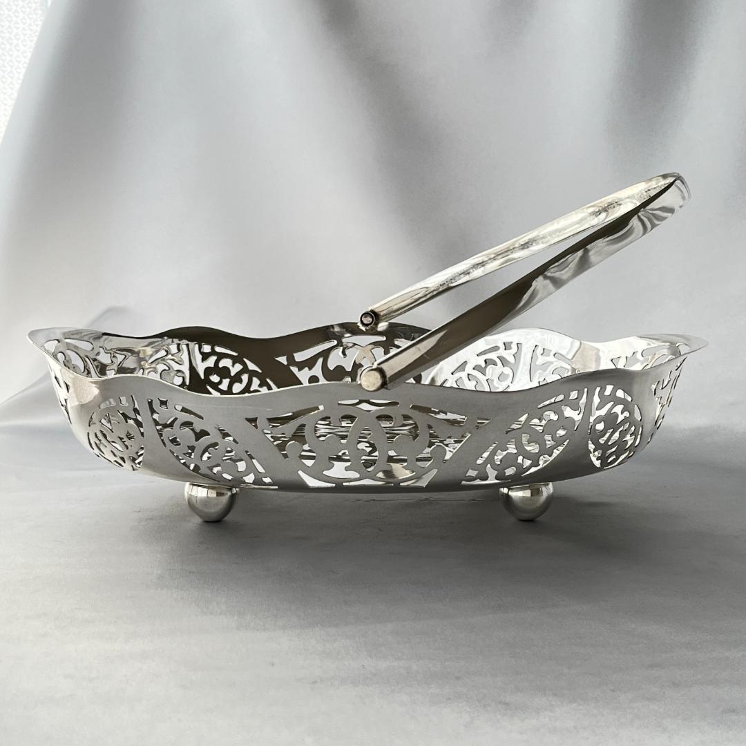 【英国】 アールヌーボーの透かしのフルーツスタンド【シルバープレート】