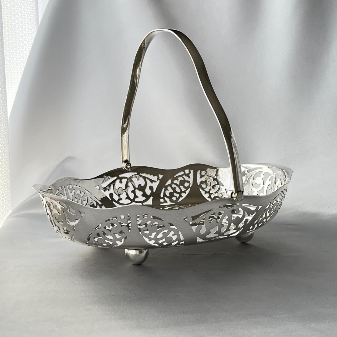 【英国】 アールヌーボーの透かしのフルーツスタンド【シルバープレート】