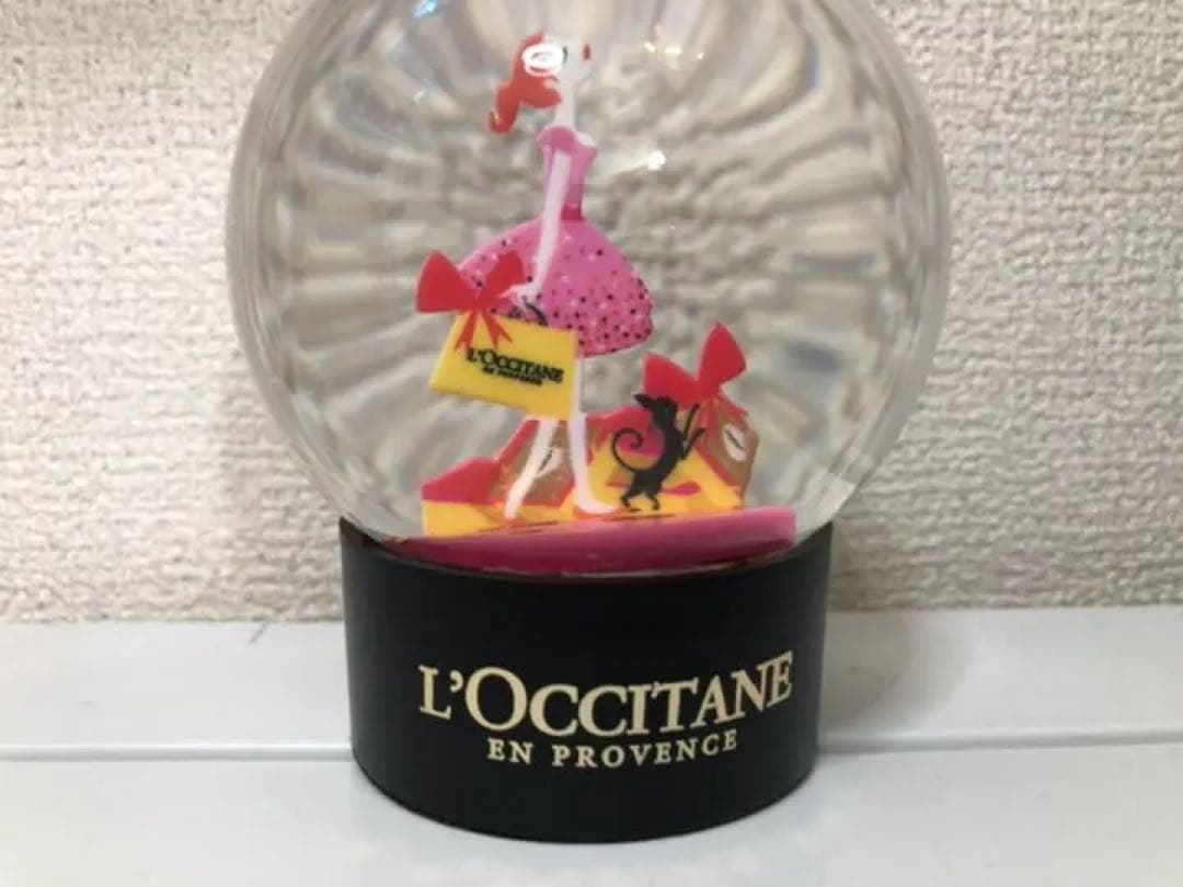 スノードーム　２点　シャネルとロクシタン　インテリアノベルティ