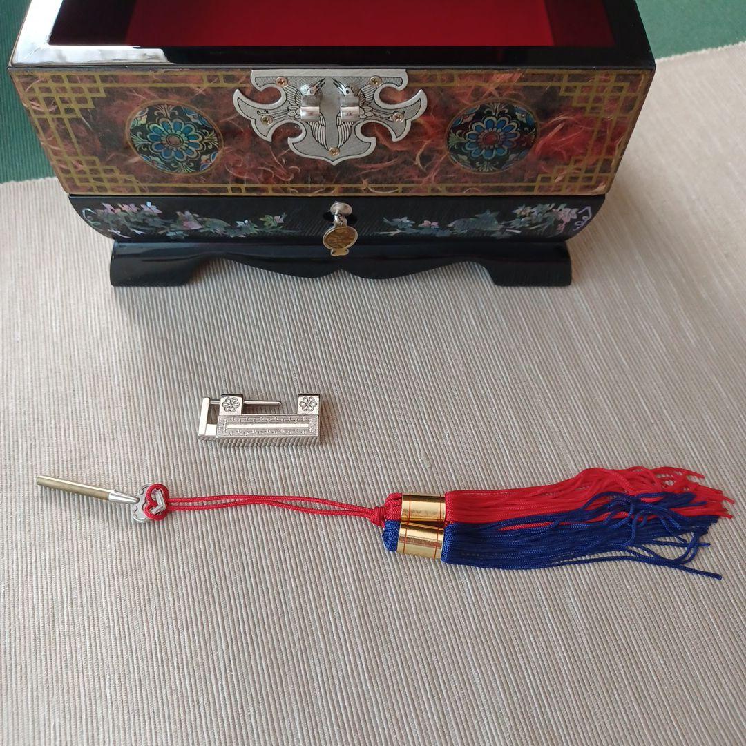 宝石箱　小物収納　螺鈿細工 漆器　工芸品　鏡付き