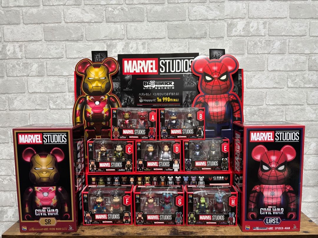 ま*も様 ハッピーくじ ベアブリック フルコンプリート飾り棚付き