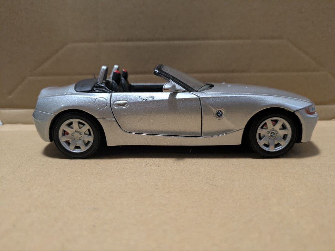 BMW Z4 シルバー　ミニカー　1/24