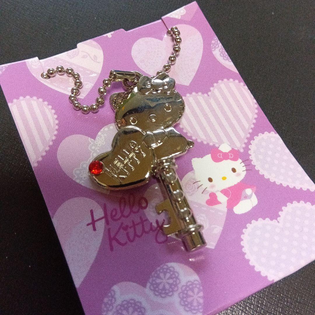 2012年　ハローキティちゃん　鍵型　キーマスコット　チャーム　キーホルダー