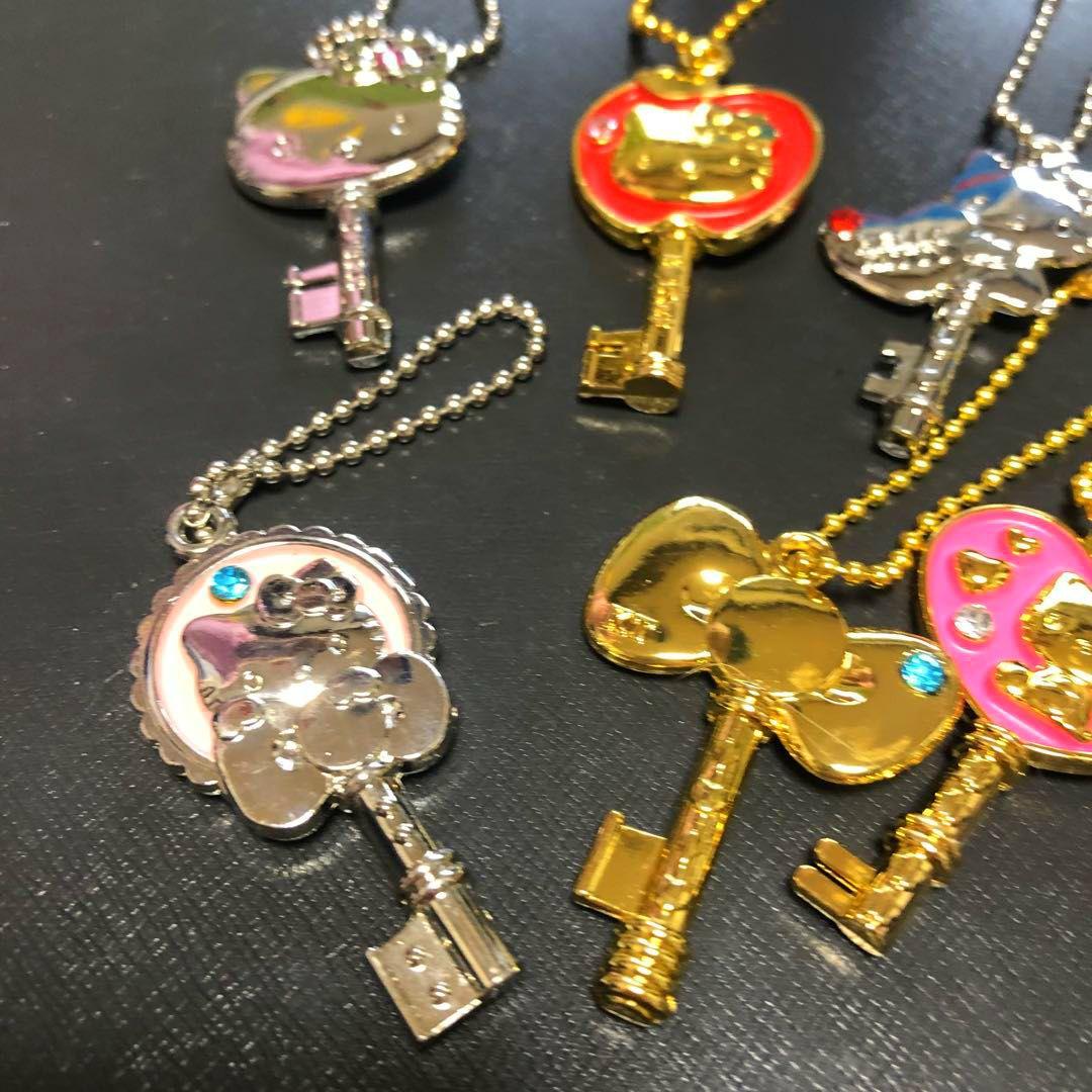 2012年　ハローキティちゃん　鍵型　キーマスコット　チャーム　キーホルダー
