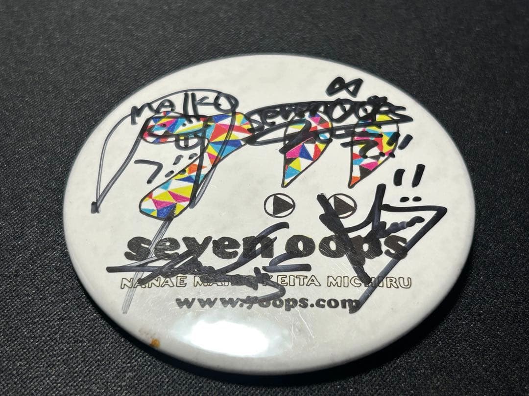 本人直筆】7!! seven oops 初期4人 サイン 缶バッジセット - メルカリ