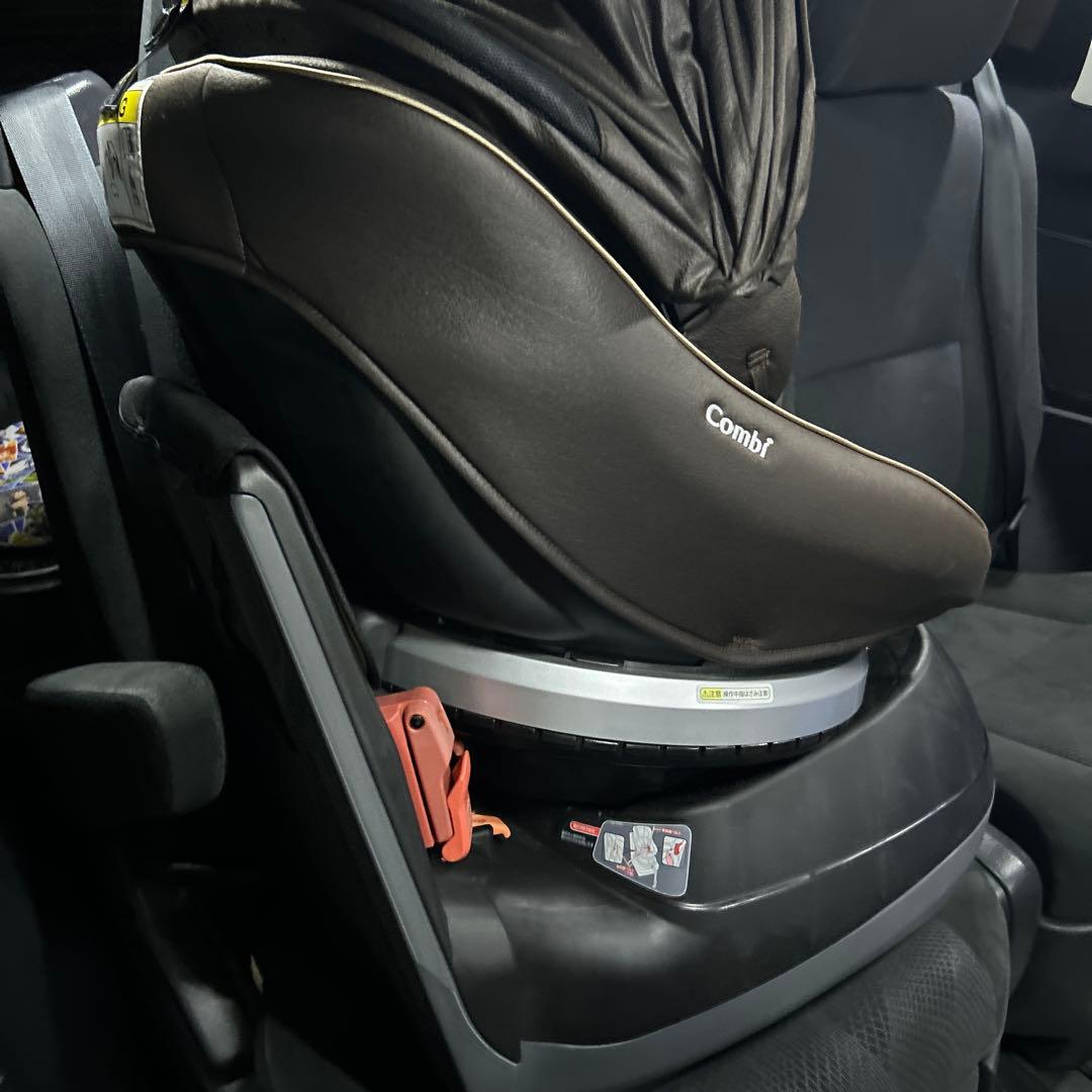 Combi チャイルドシート　クルムーヴスマートエッグショック　シートベルト固定