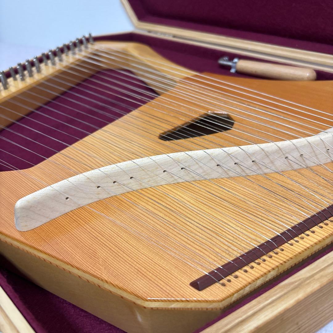 コロイソプラノライアー35弦ケース付き