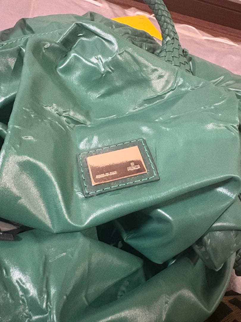 【希少】 FENDI × MONCLER ダウン スパイバッグ グリーン