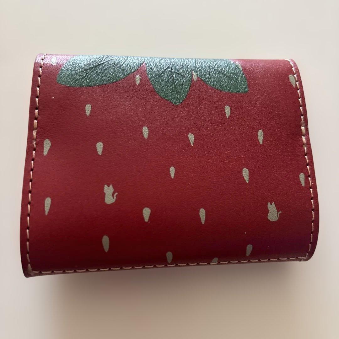クアトロガッツ　小さいふ。新品　いちご