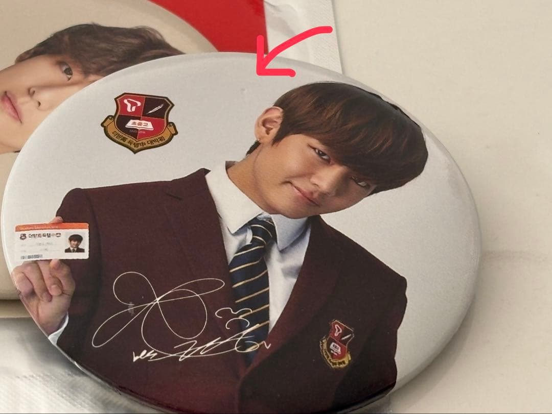 BTS 缶バッジ V テテ テヒョン - メルカリ