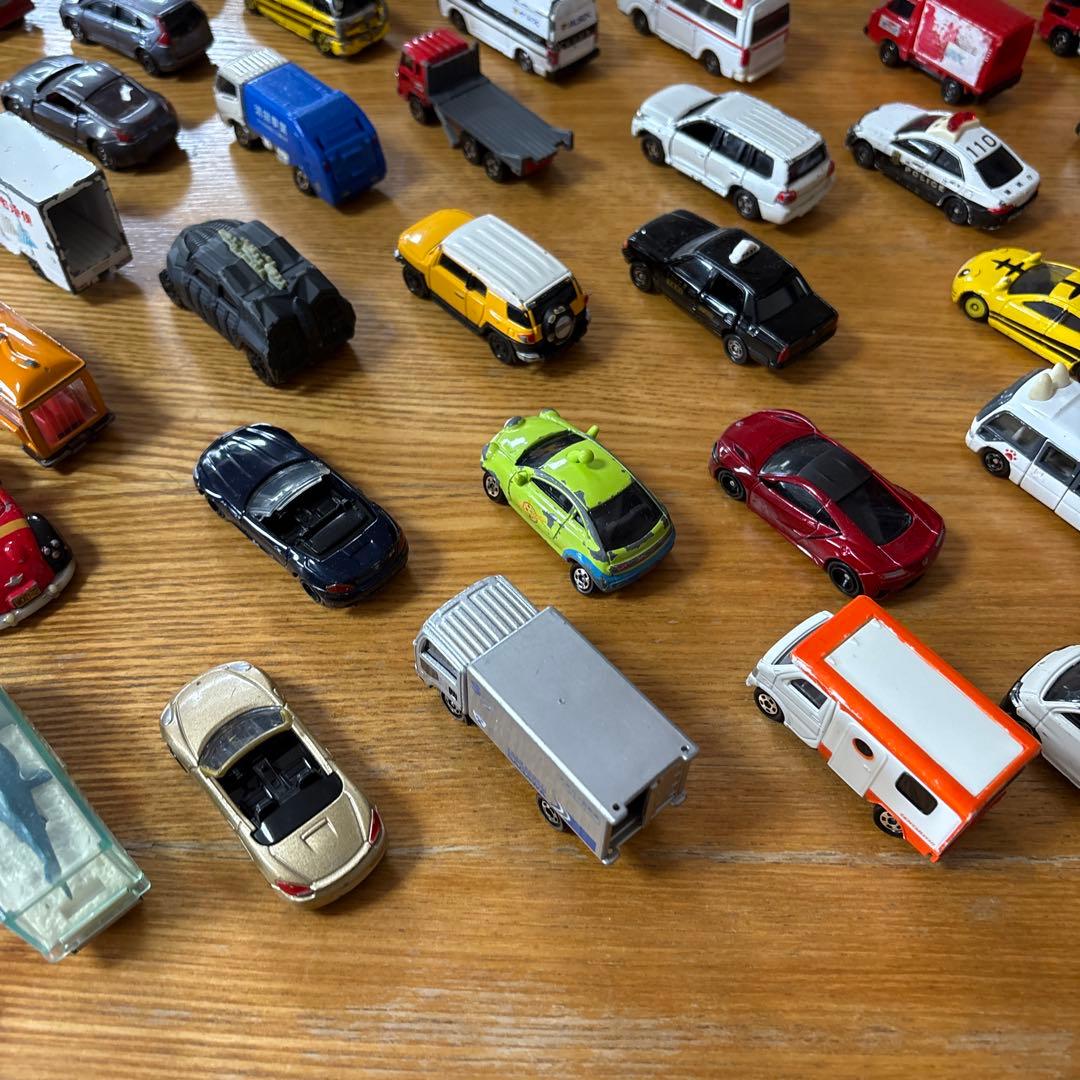 トミカ とミニカー多数と収納ケース70台