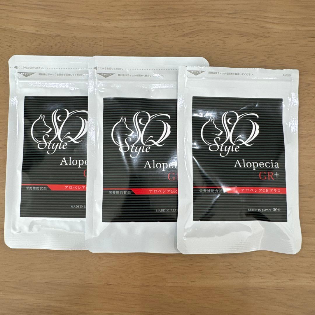 Alopecia GR+ 【四季の森どうぶつクリニック】 こちら初診時の様子です。 2023年8月頃から脱毛が進行し、 背中・お腹