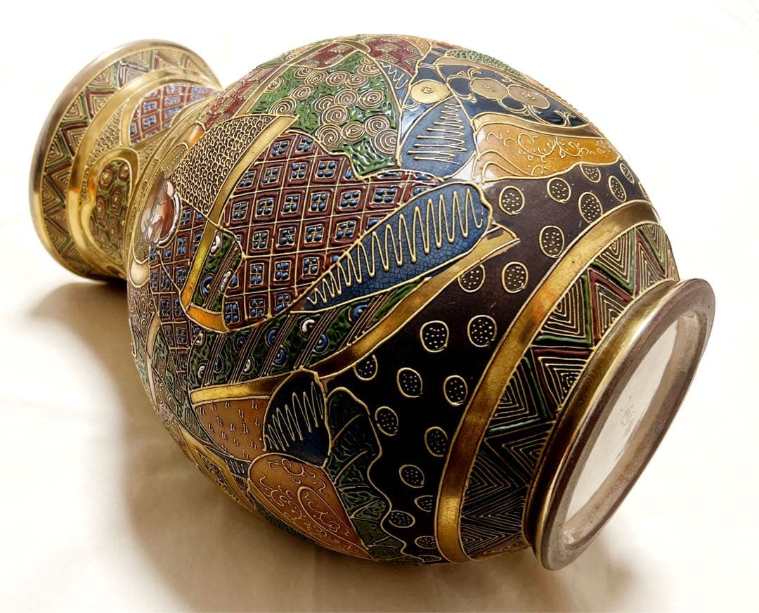 薩摩焼 新山造 豪華金襴手 羅漢観音図 高さ31.5cm花瓶 花入れ