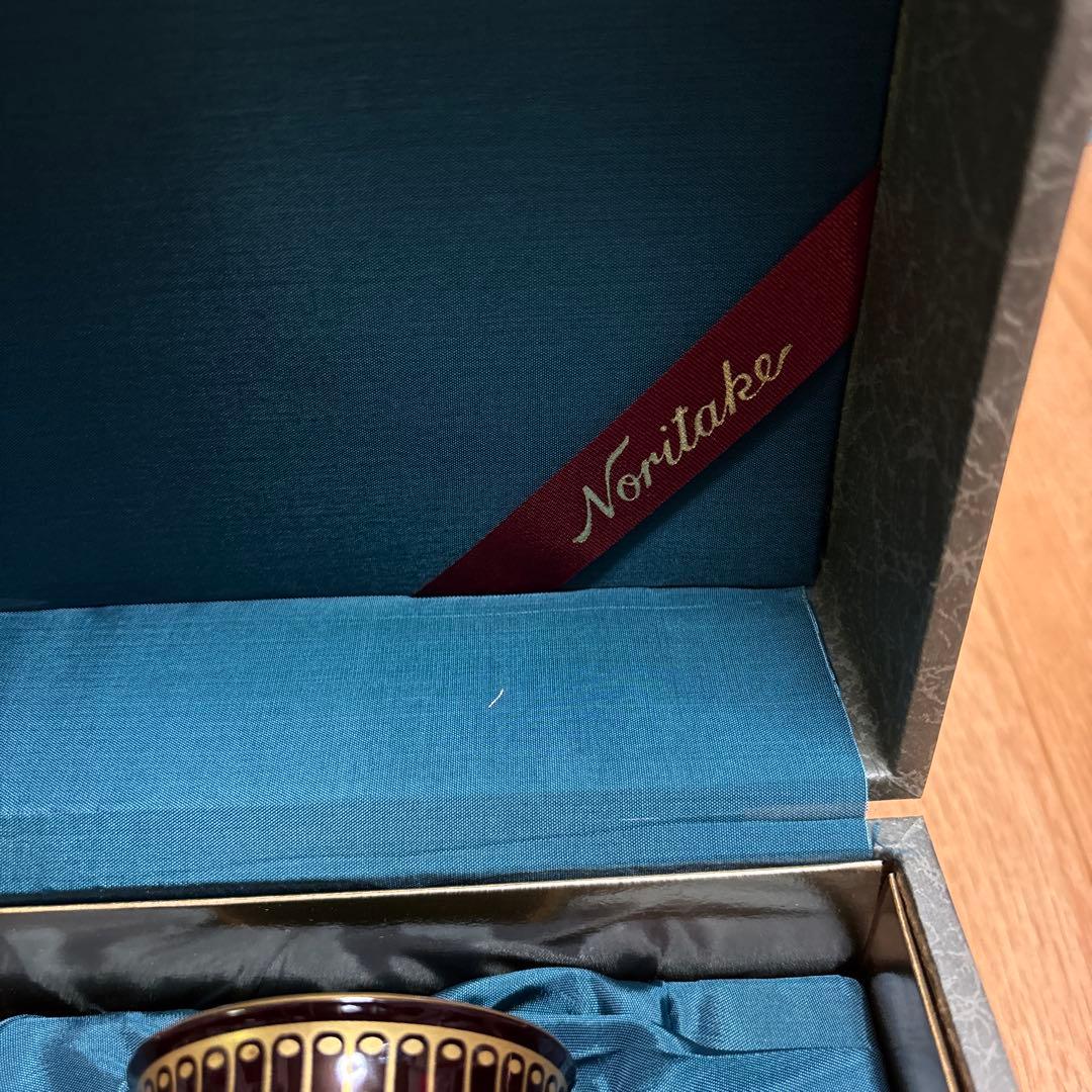 伊*宇様 Noritake 赤い花瓶　陶器　辰砂