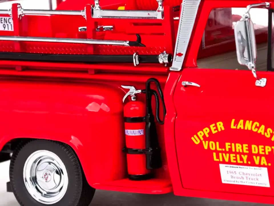 1/18 シボレー C-20 消防車 1965 レッド SunStar製ミニカー