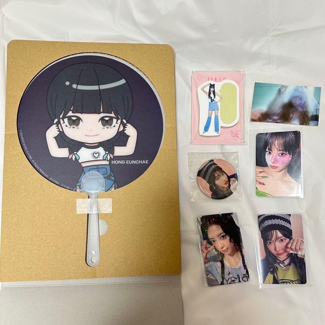 LESSERAFIM ウンチェメモ＆うちわ＆トレカ4枚＆缶バッジ - メルカリ