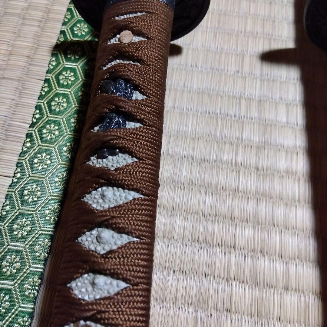 【日本刀 模擬刀】【断捨離価格】曲線的な刃 赤色の鞘脇差しとセット