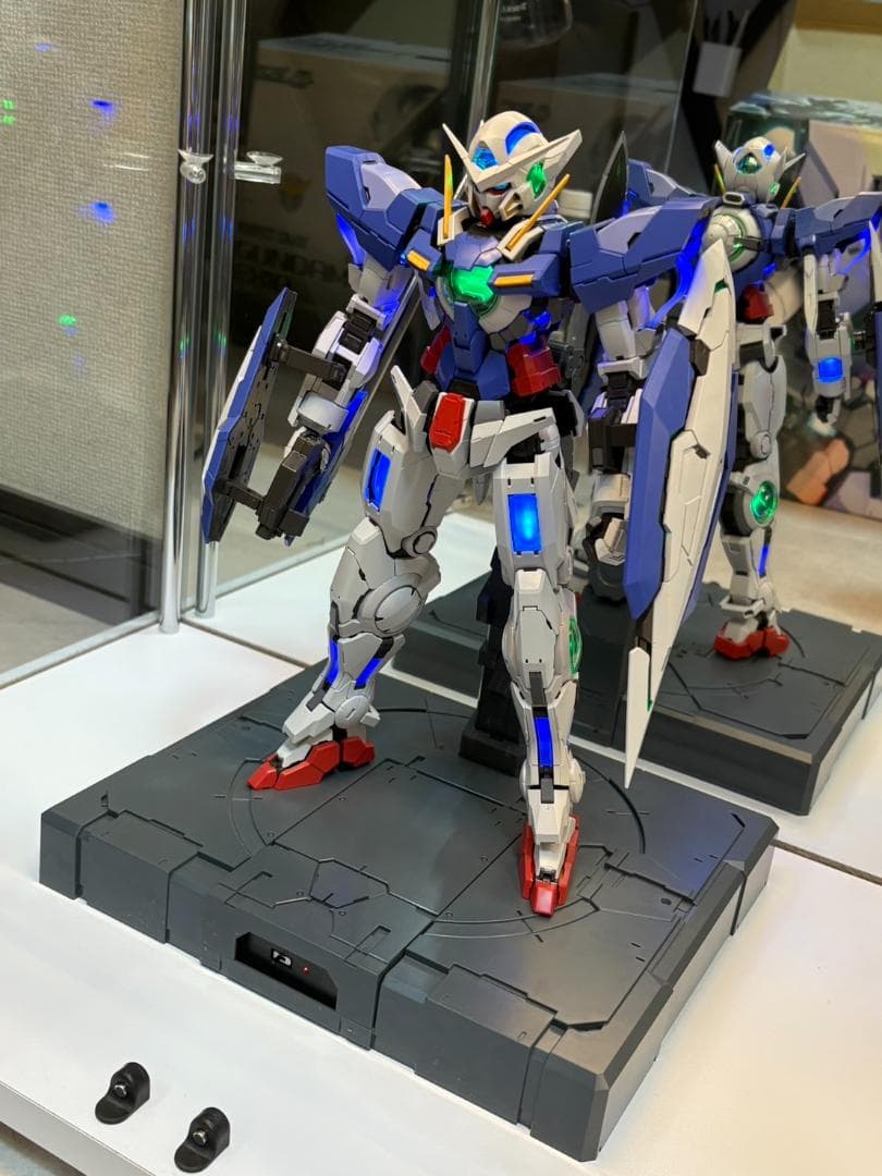 PG パーフェクトグレード エクシア 完成品 無塗装 LED