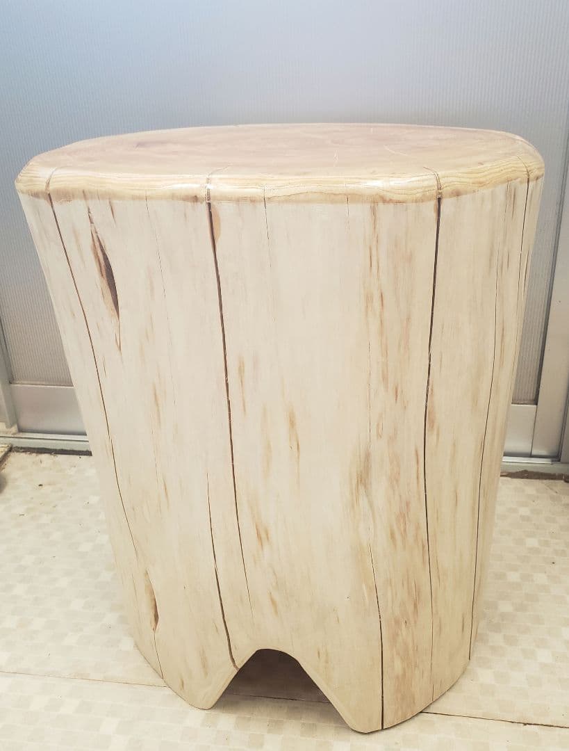 にゃぴ100年檜丸太テーブル