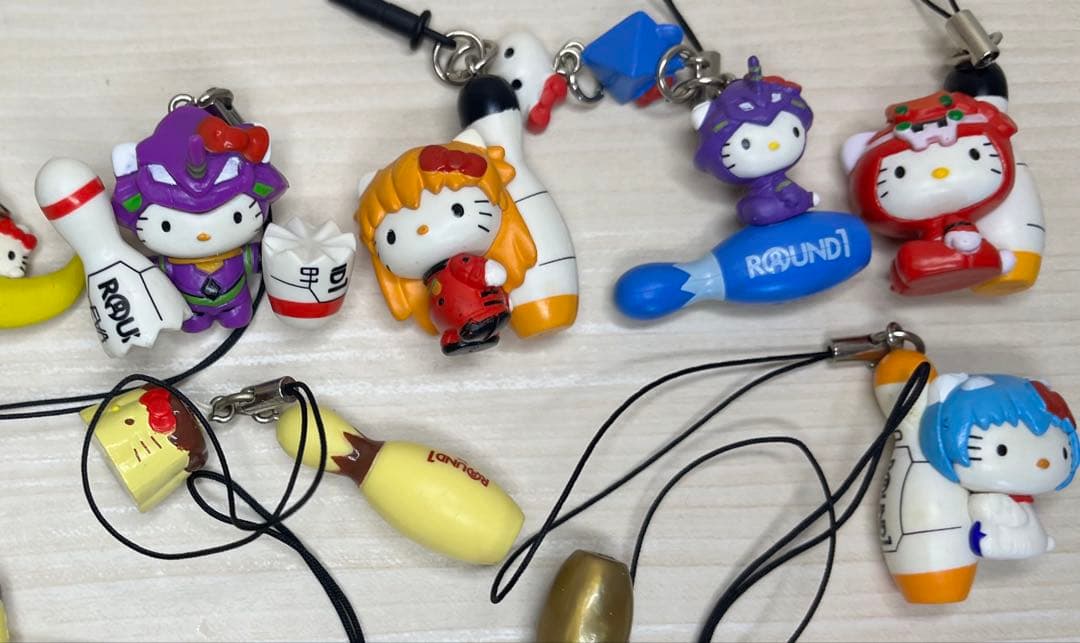 ラウンドワン限定 ハローキティ ストラップ　ディズニー　ワンピース