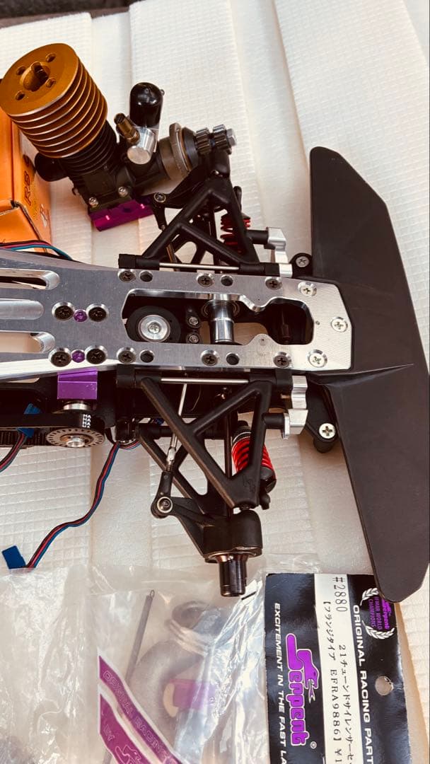 セントラルSerpent Vector 1/8レーシングカー