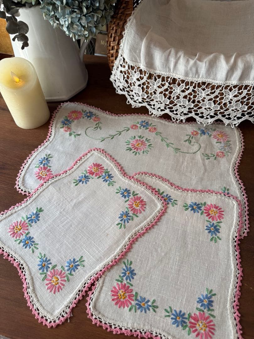 フランスアンティークஐ⋆*可愛い❤︎ピンク花柄手刺繍クロス3枚