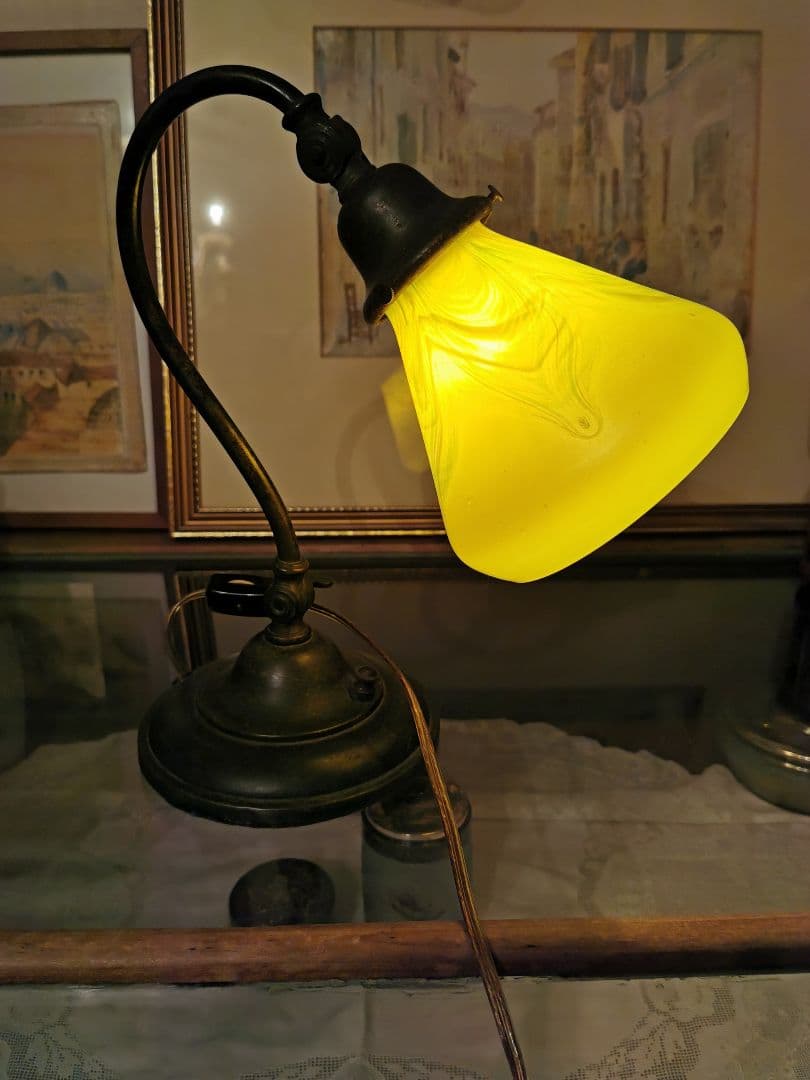 アンティーク 玉虫色イエロー&翠&乳白&桜 ファブリル系ガラス ランプ