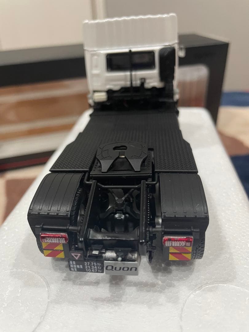 京商　1/43 UD Quon GW 6×4 重機運搬用セミトレーラ　おまけ付