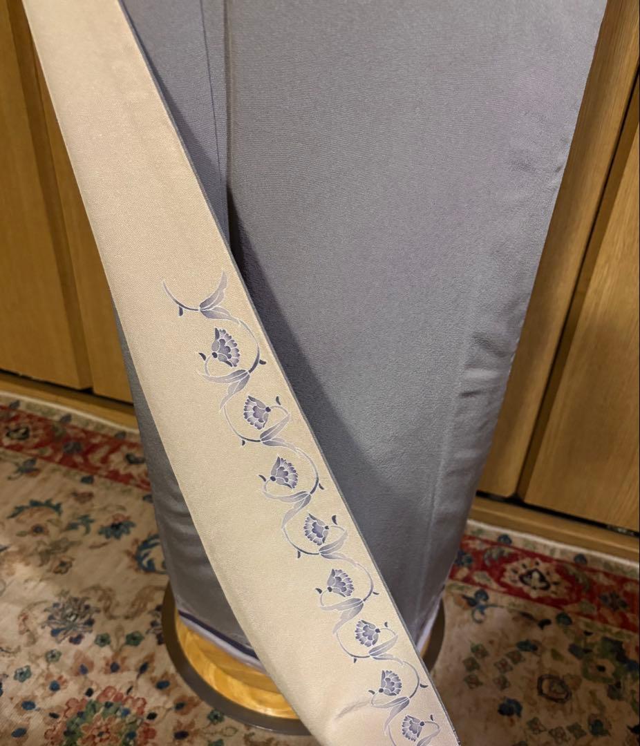 ほんのり茶味のグレー 正絹 お洒落色無地 更紗の裾柄 共八掛 一