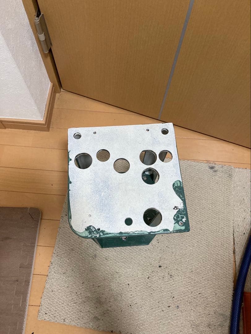 金属製 緑色 スタンド