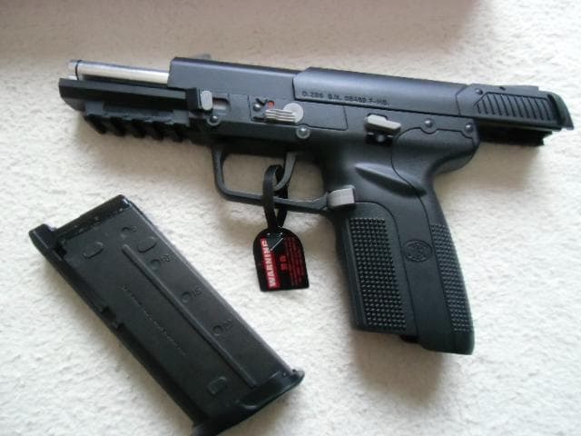 「バックアップ」も付いてます！(FN5-7+デリンジャー)