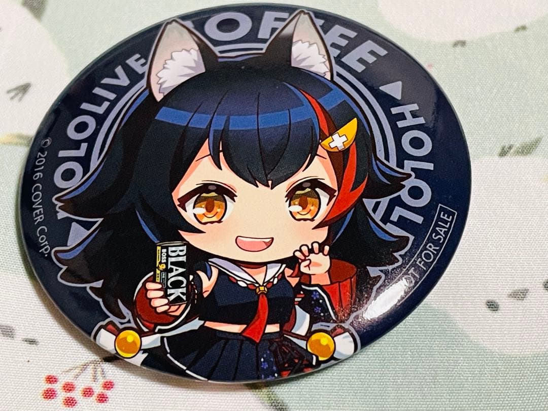 ホロライブ×ボス hololive×BOSS 大神ミオ 缶バッジ - メルカリ