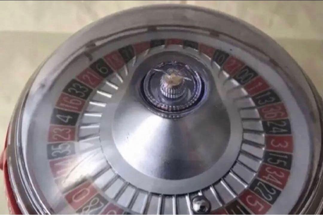 ミニチュアではなく本物です 100円 おみくじ器 赤色 ルーレット式