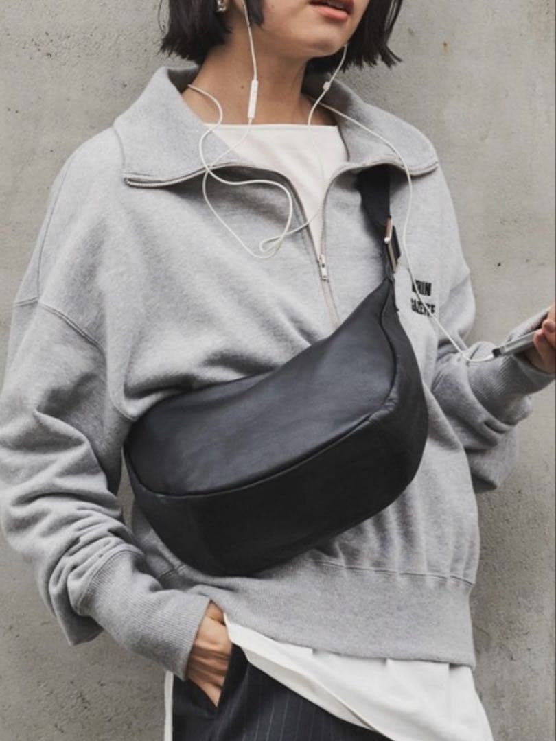 新品 russet ソフトレザーラウンドショルダーバッグ （CE-1326）