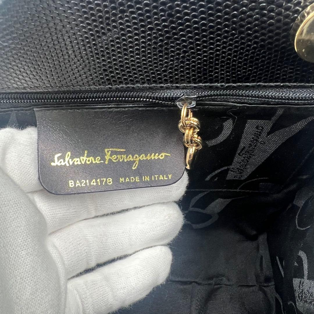 フェラガモ ヴァラ金具 型押し ハンドバッグ 黒 レザー ゴールド