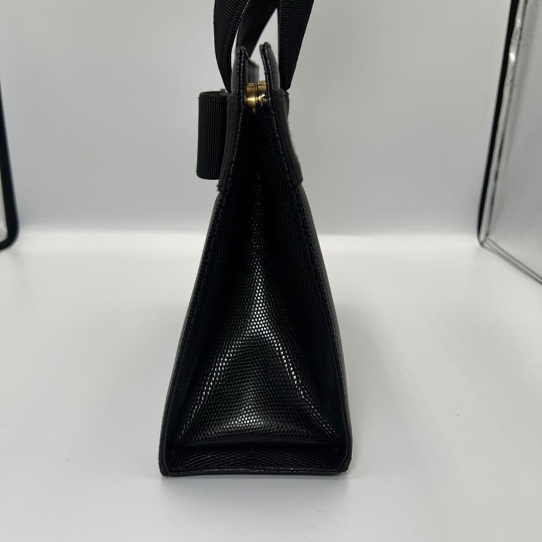 フェラガモ ヴァラ金具 型押し ハンドバッグ 黒 レザー ゴールド