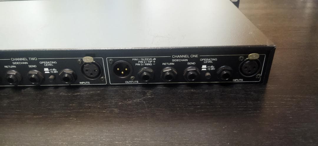 dbx 1066 2チャンネルコンプレッサー