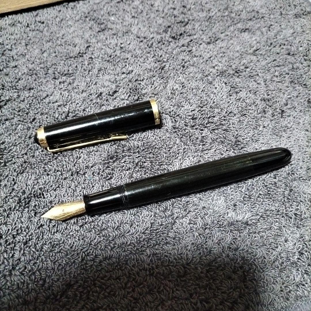 14K PELIKAN 黒のストライプ模様 万年筆