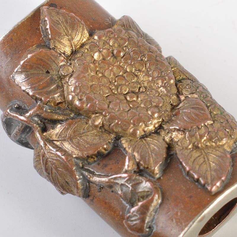 時代金工細工 古銅鍍金 花刻 緒締 V R7366