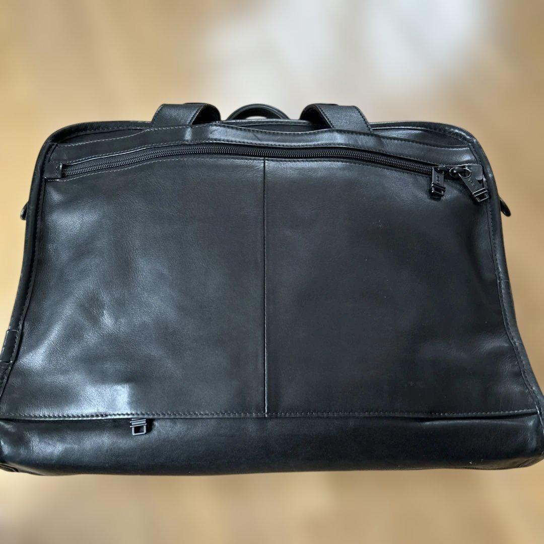 TUMI ブラック レザー ビジネスバッグ