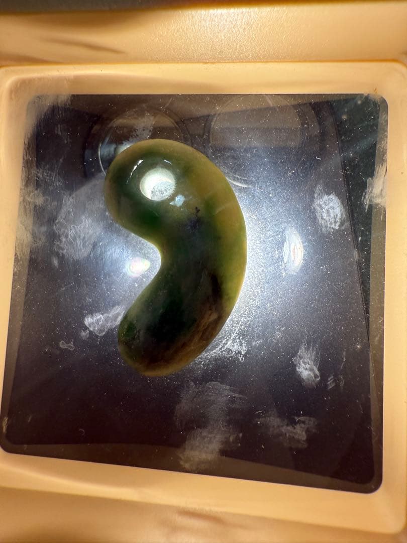 糸魚川翡翠‼️勾玉‼️ 透光性‼️8g‼️送料無料‼️破格出品