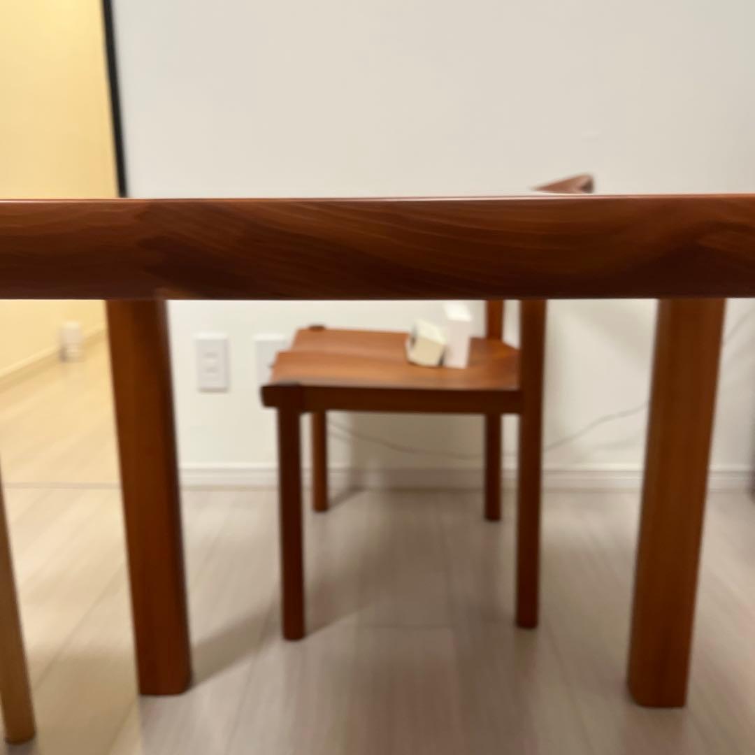 おきまりです。カグラ、ダイニングテーブル、とても綺麗、チェリー、