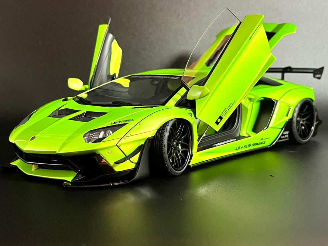 【限定】AUTOart LBWK ランボルギーニ・アヴェンタドール 1/18