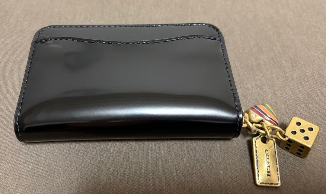 コーチ　エッセンシャル スモール ジップ アラウンド ウォレット・チャーム