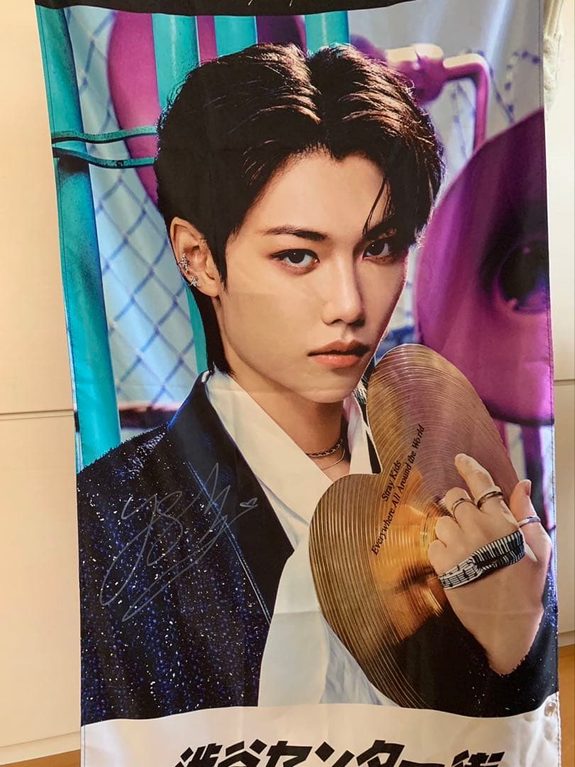 straykids フィリックス　Felix スキズ　直筆サイン入り　フラッグ straykids フィリックス Felix スキズ 直筆サイン入り フラッグ - メルカリ
