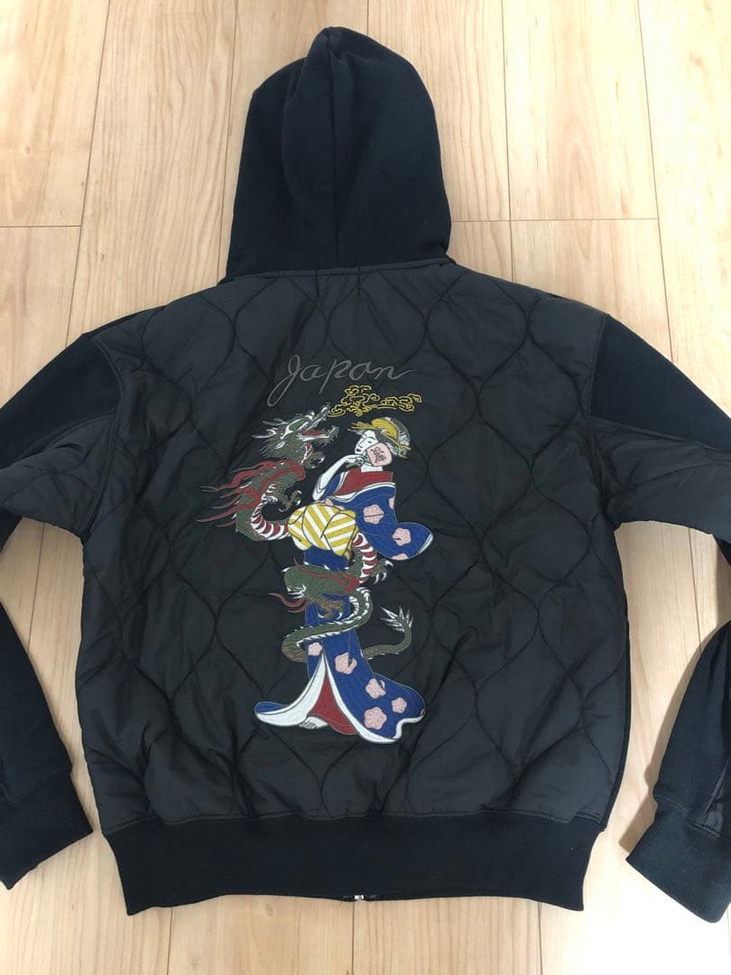 Schott（ショット）レディ ウィズ ドラゴン キルティング コンビ パーカー
